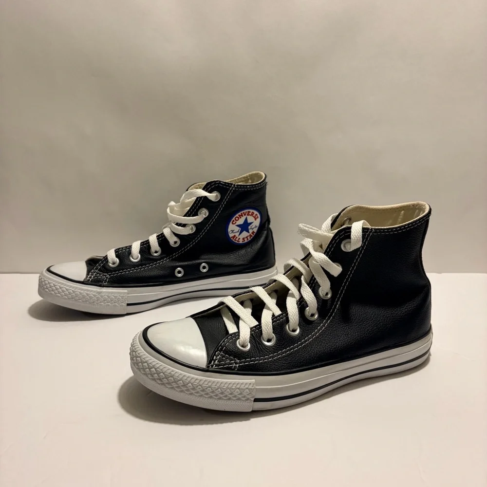 Converse Chuck Taylor All Star Leather High Top Sneaker in Black . - Picture 3 of 8